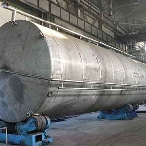 Баки и резервуары для растворов кислот и щелочей с удельным весом более 1 т/м3